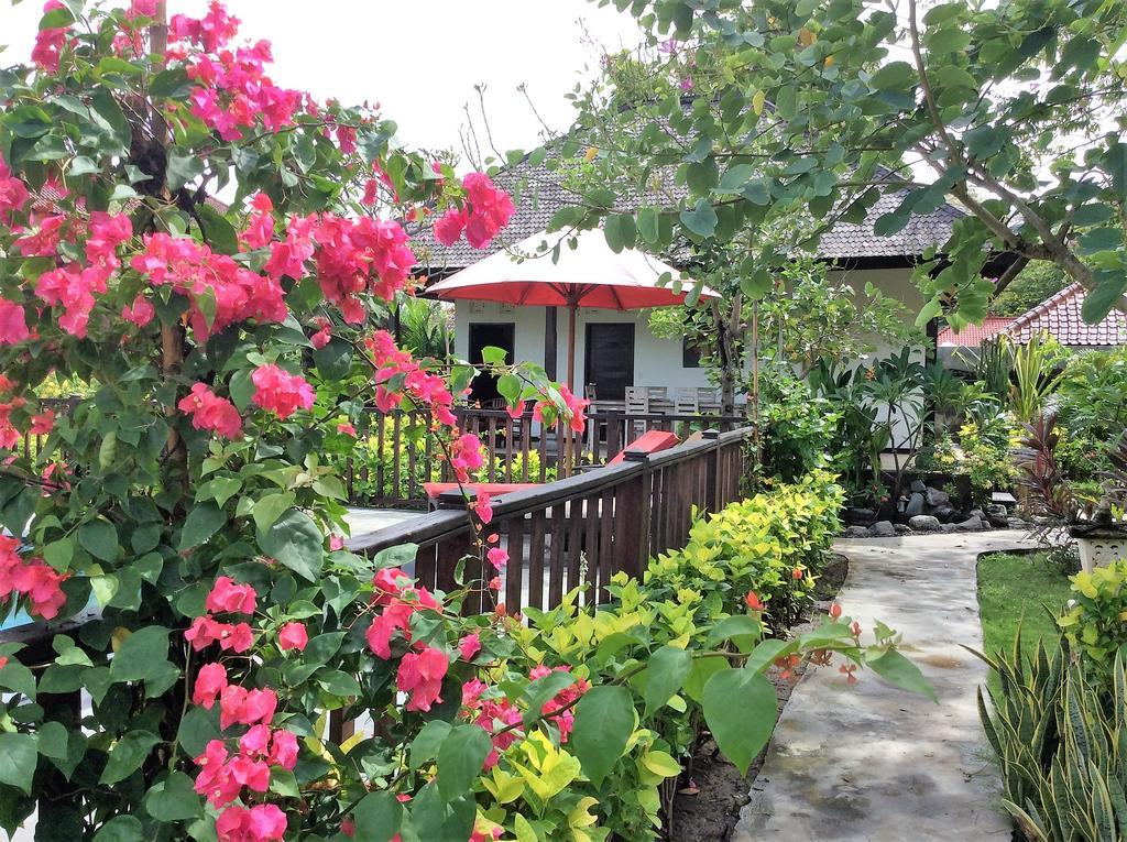 Taman Dewi Sri Villa Et Bungalow Pemuteran Exterior foto